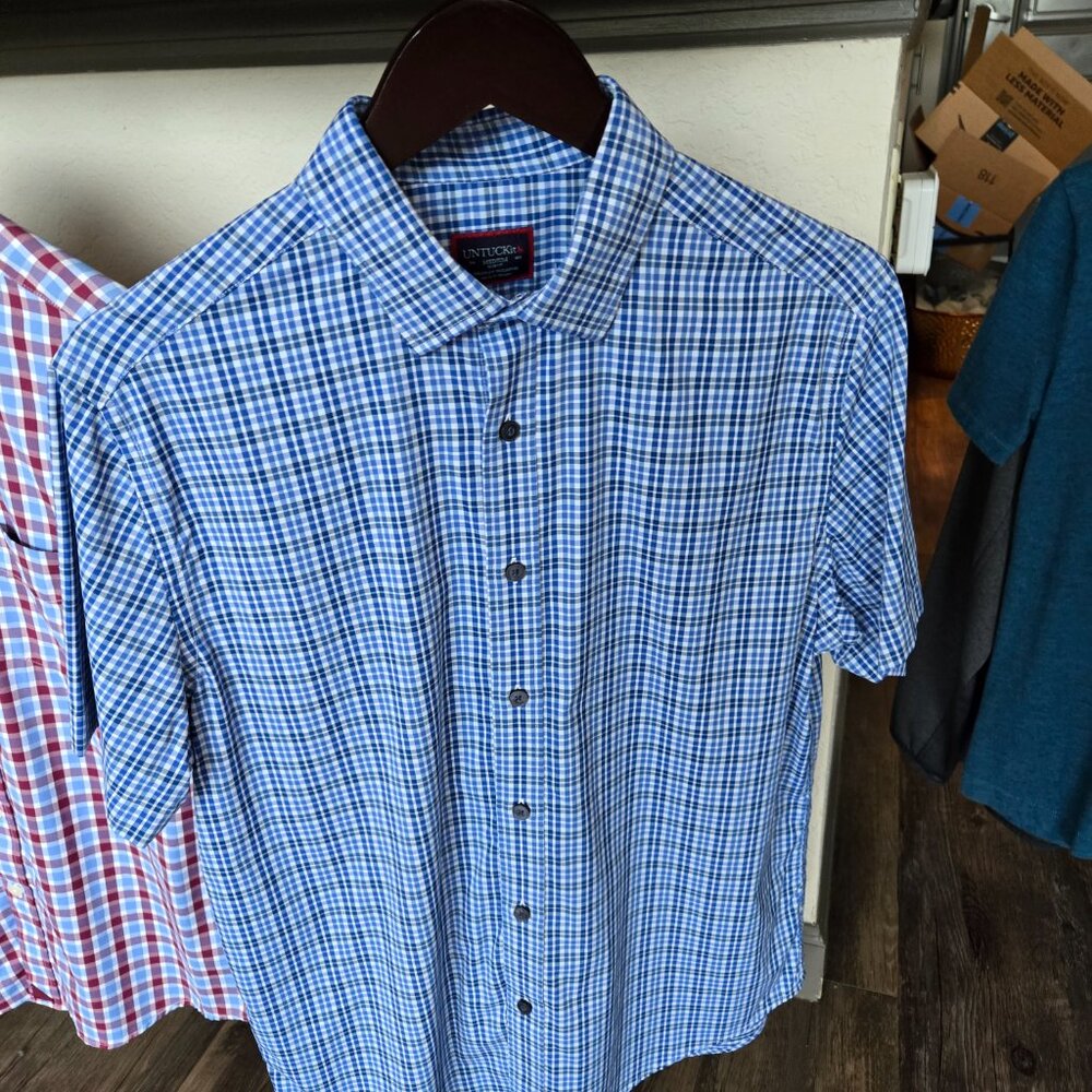 2 Untuckit Medium Slim Fit  Short Sleeve 92% Nylon 8% Elastine - Picture 4 of 4